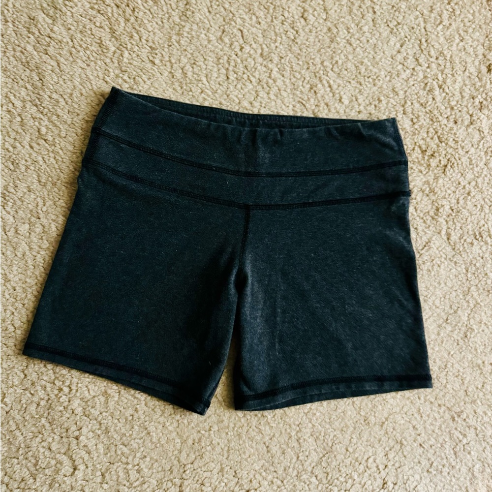Lululemon - black biker shorts - Like New - Size 6
